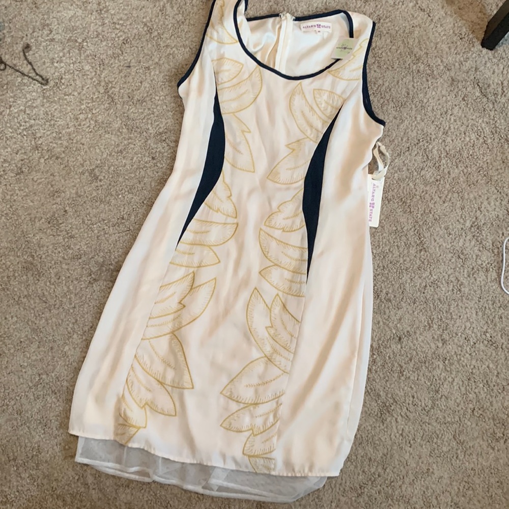 Altard state Dress sleeveless Medium off white embroidered